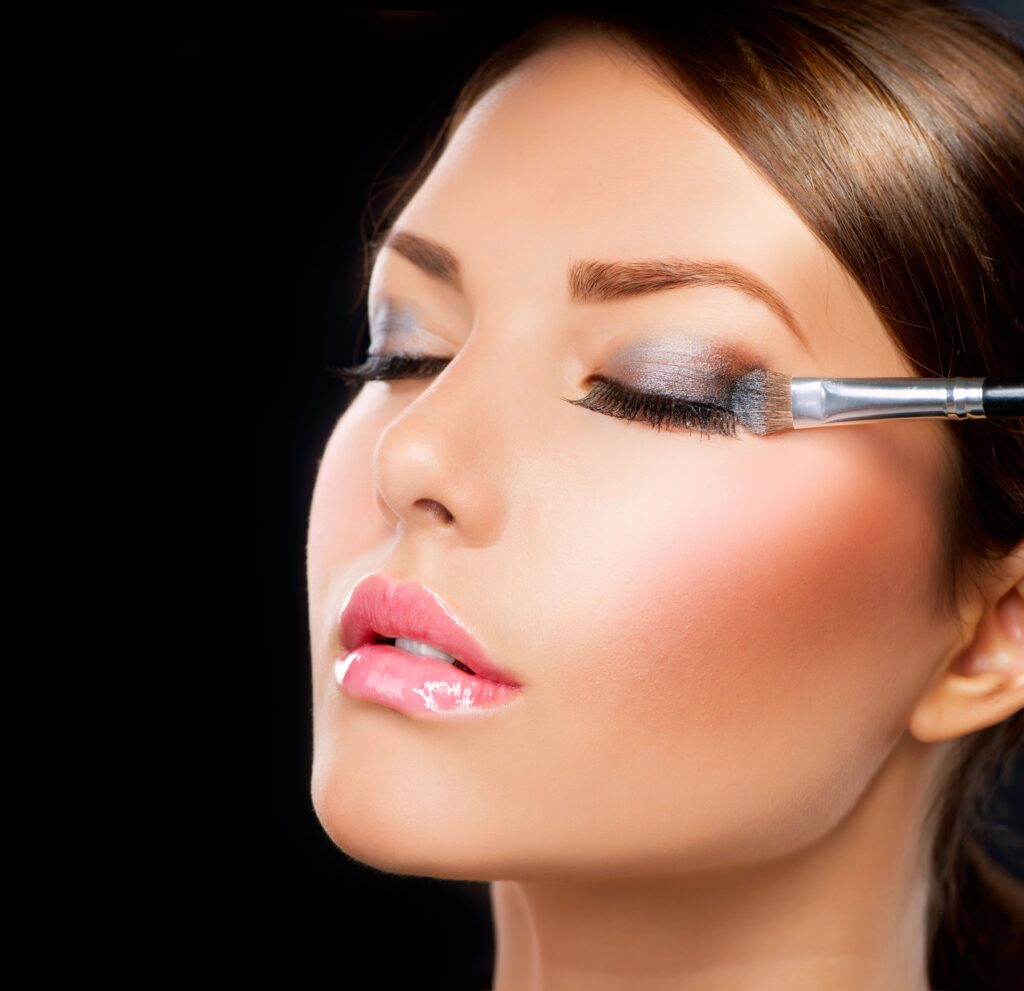 MAKE PARA FESTA A NOITE - MAQUIAGEM, FESTA, BALADA, SOMBRA, RÍMEL, BASE, CORRETIVO, MAKE UP, BONITA, MULHER, BATOM, GLOSS, PRIMER, SPA, SALÃO DE BELEZA, COSMÉTICOS, RUGAS, CIRURGIA PLÁSTICA, BOTOX, SCULPTRA, ACNE, ROSÁCEA, AVON, JEQUITI, VULT, NATURA, LOCCITANE, MAC, BOTICÁRIO, ADCOS