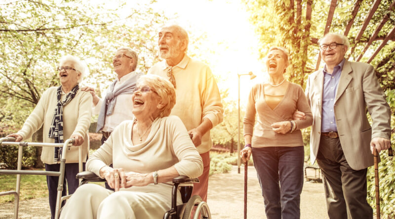 IDOSO, LONGEVIDADE, ANCIAO, FELICIDADE, SAUDE, QUALIDADE DE VIDA, PAZ, FORÇA, ESPORTE, ATIVIDADE FISICA, ALIMENTAÇÃO, HABITOS SAUDAVEIS, SORRISO, LUZ, SOL, PARQUE, AMIGOS, RISADAS, ALEGRIA